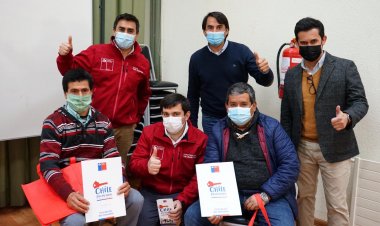 Autoridades entregaron títulos de dominio a 15 familias de Linares