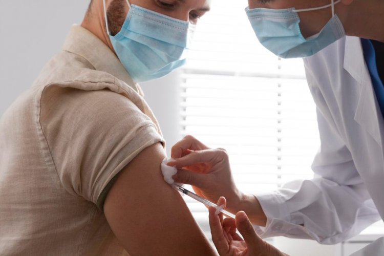 Dosis de refuerzo: especialista llama a vacunarse para aumentar producción de anticuerpos