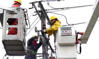 Autoridades acuerdan acciones ante cortes de energía eléctrica en la región tras oleada de reclamos en Linares y el Maule