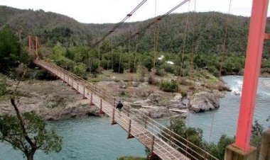 Conmoción: niña de cuatro años fallece tras caer desde pasarela "Peñasco" al interior del Achibueno
