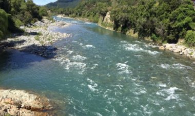 Trágico inicio de Año Nuevo en Linares: bañista muere ahogado en las aguas del río Achibueno