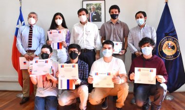 Autoridades regionales reconocen a los máximos puntajes de la PTU