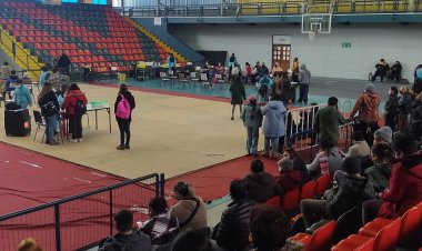 Linarenses se vuelcan al Gimnasio Municipal para vacunarse contra el Covid-19