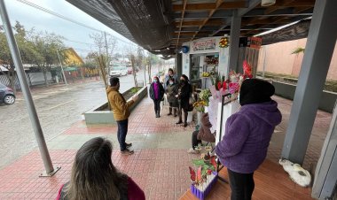 Autoridades buscan mejorar instalaciones de floristas en las inmediaciones del Cementerio Parroquial “San José” de Linares
