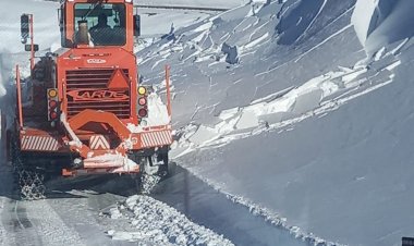 Vialidad del MOP comenzó despeje de nieve en sector Laguna del Maule