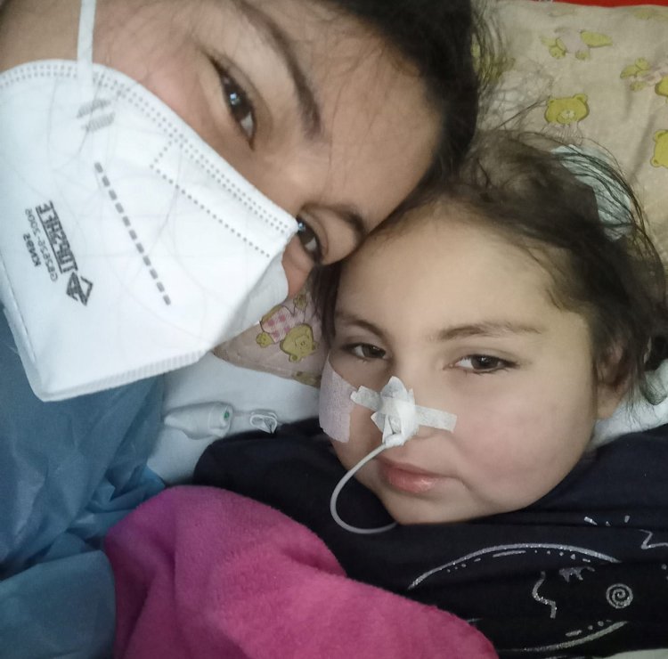 Familia de niña linarense necesita arrendar casa en la capital debido a prologando tratamiento oncológico