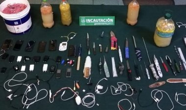 Allanamiento relámpago en la cárcel de Linares terminó con la incautación de celulares, licor artesanal y armas blancas