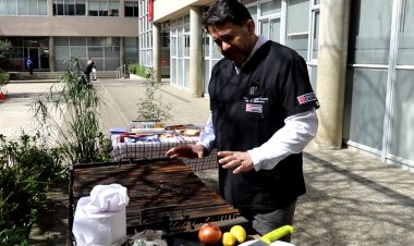 Adiós al mito de la cuchara de palo y a los trucos caseros para limpiar la parrilla: estos podrían provocar efectos adversos en la salud de las personas
