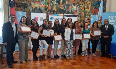 Mujeres de Linares finalizan capacitación en instalaciones sanitarias