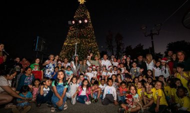 San Javier encendió árbol de Navidad acompañado de villancicos de la Orquesta del Teatro Municipal