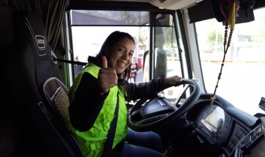 Grupo San Gabriel compensa a beneficiarias del Programa Mujer conduce tu futuro y confirma contrato para nueve conductoras profesionales