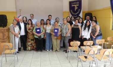 Estudiantes de dibujo técnico del liceo Diego Portales de Linares regularizan viviendas a vecinos de la Villa Frei