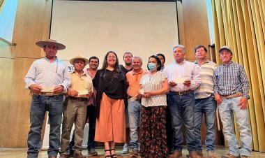 Entregan recursos de reactivación a productores de maíz de grano de la provincia de Linares