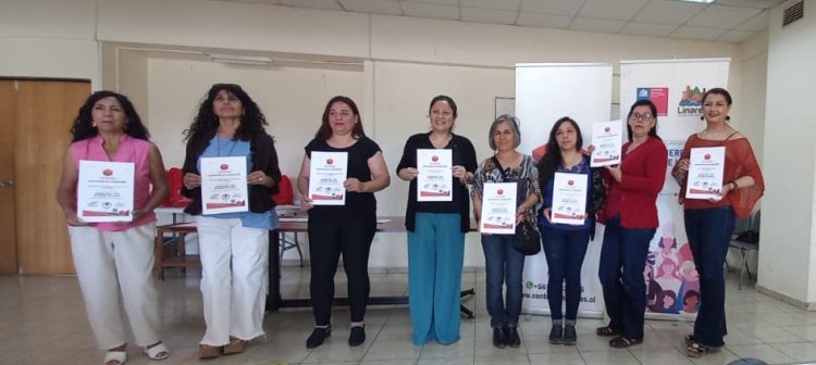 Linares: mujeres jefas de hogar recibieron certificado por participar en cursos de Cajero Bancario y Marketing