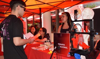 Universidad Autónoma realiza feria para apoyar y orientar a postulantes a la educación superior