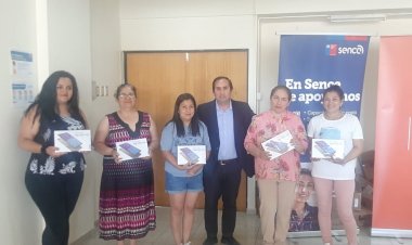 Linares: mujeres reciben tablet para capacitarse digitalmente