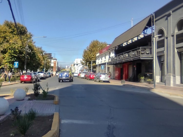 Fin al paseo peatonal de media calzada en calle Independencia