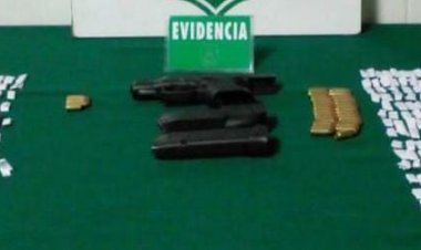 Linares: detienen a dos migrantes colombianos y un chileno con prendas de vestir similares a Carabineros, armas y drogas