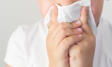 Recomiendan teletrabajo para madres de niños en edad escolar ante brote de virus respiratorios