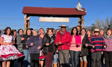 Inauguran arco de bienvenida a la localidad de Rari que es ciudad artesanal del mundo