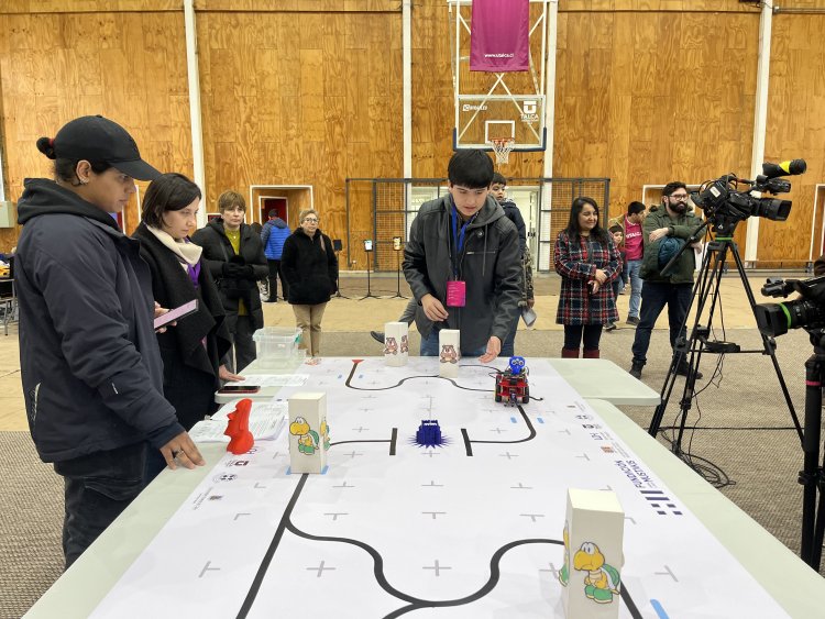 UTalca y Fundación Mustakis desarrollaron el primer Torneo de Robótica de la Región del Maule