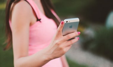 Alertan sobre mal hábito relacionado con la imposibilidad de dejar de mirar el celular