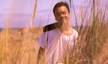 Músico, poeta y cantautor valdiviano estará realizando residencia artística en la Región del Maule