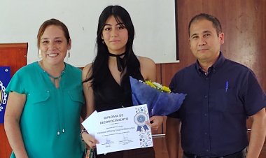 Vanessa Guzmán Bascuñán es la primera alumna de la historia del Colegio Concepción de Linares en obtener un puntaje máximo nacional para acceder a la universidad