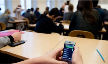 Regulación del uso de celulares en aulas: destacan beneficios para el aprendizaje y la conducta escolar