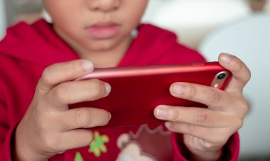 Regulación e impacto de las redes sociales en adolescentes: la discusión que sigue vigente