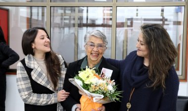 Dalila Moreno logra a los 79 años de edad titularse como técnico en trabajo social en el Centro de Formación Técnica San Agustín de Linares