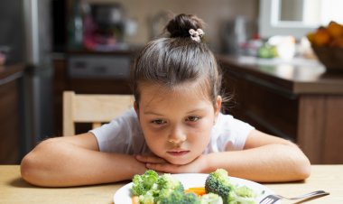 Deficiencias nutricionales en estudiantes chilenos: la necesidad de aumentar el consumo de agua y verduras