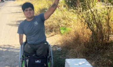 Linares: se viraliza caso de nadador paralímpico que debe vender agua mineral en la vía pública para costear sus entrenamientos