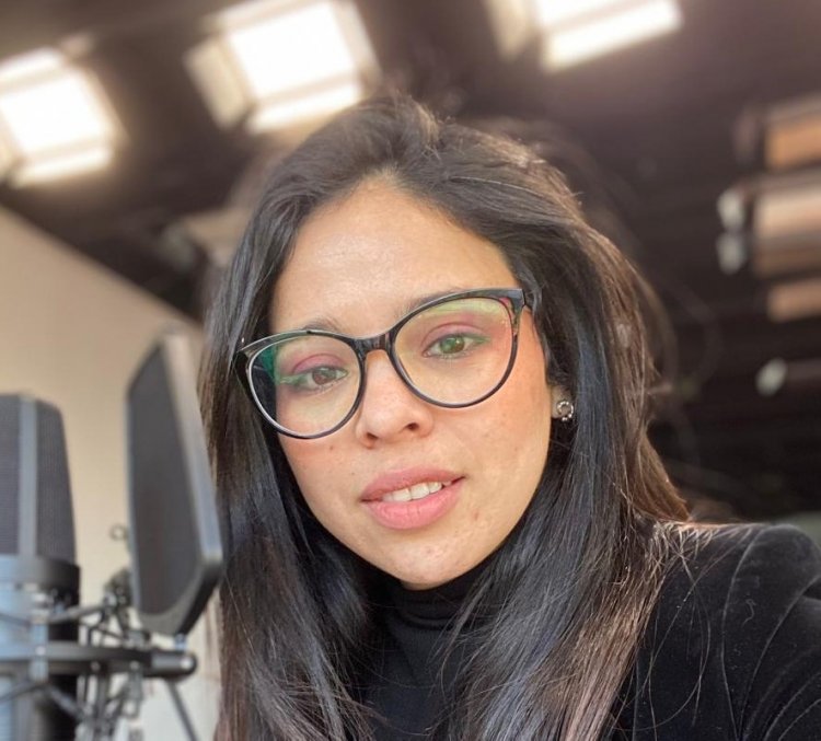 Carla Alegría Vásquez: del error al espectáculo, el arte de mentir con estilo