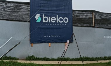 (VIDEO) Vecinos de la Villa Pablo Neruda claman soluciones urgentes ante bloqueo de veredas en el costado sur de la avenida Aníbal León Bustos de Linares