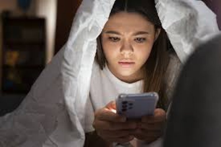 FOMO y JOMO: ¿Qué significan y cómo se vinculan a las redes sociales?