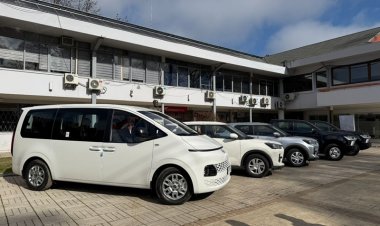 Municipalidad de Parral incorpora cinco nuevos vehículos a su flota para fortalecer servicios comunitarios