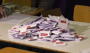 Elecciones Chile 2025: experto advierte sobre populismo, resignación ciudadana y un electorado acostumbrado a la mediocridad