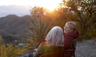 Estudio detecta que personas mayores en Chile tienen solo un amigo cercano