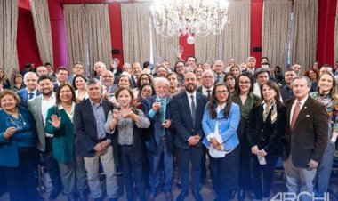 Trabajadores y trabajadoras radiales de ARCHI fueron reconocidos por su labor en ceremonia en La Moneda