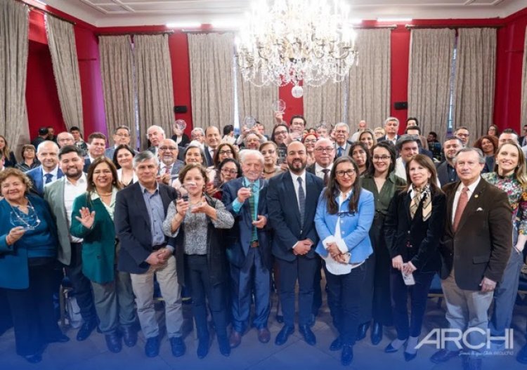 Trabajadores y trabajadoras radiales de ARCHI fueron reconocidos por su labor en ceremonia en La Moneda