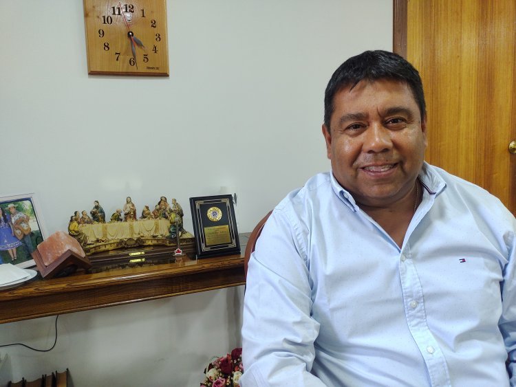 Colbún: alcalde Pedro Pablo Muñoz determina desvinculación de 26 funcionarios municipales por viajar al extranjero con licencia médica