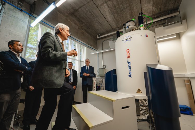 Único en Chile: UTalca inaugura equipo de Resonancia Magnética Nuclear más potente del país