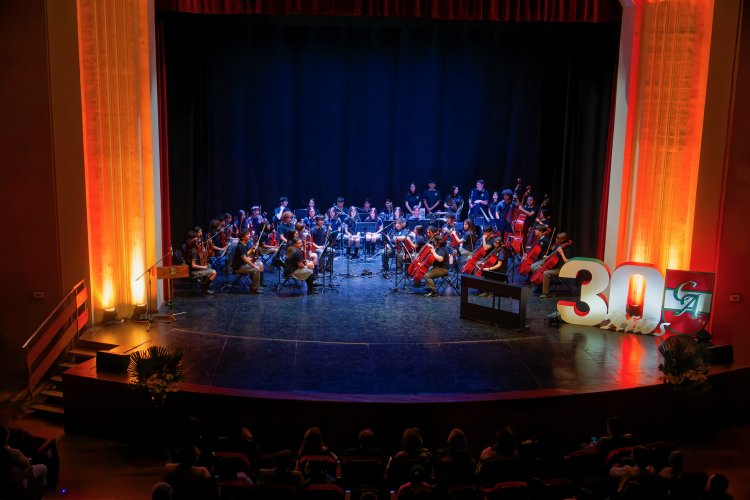 Exitoso encuentro comunal de orquestas juveniles en el Teatro Municipal de Linares