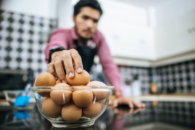 Advierten riesgo de salmonella en huevos sin control sanitario