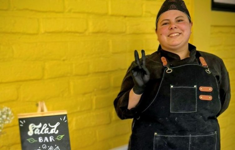 Egresada de gastronomía internacional de INACAP Talca lidera la nueva imagen del tradicional Restaurante Linarense “Komo en Kasa”