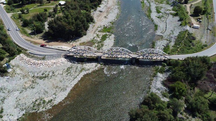 MOP habilita badén para el paso de vehículos a un costado del puente Tres Arcos de Linares