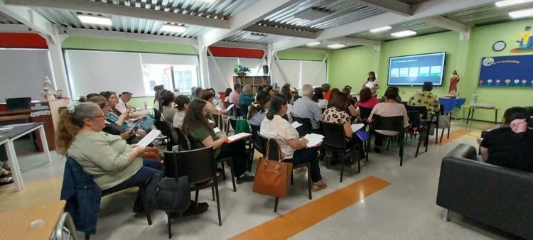 Profesores de religión participan de jornadas de capacitación en Linares