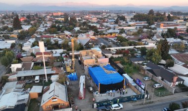 Linares: SEREMI del MINVU y delegado presidencial visitan obras de construcción de edificio de madera pionero en la Región del Maule