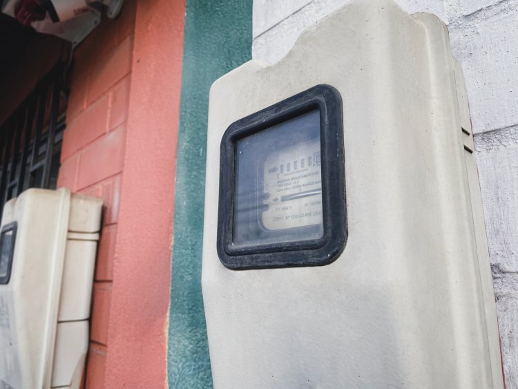 Alza en tarifas eléctricas: experto advierte impacto desigual en familias